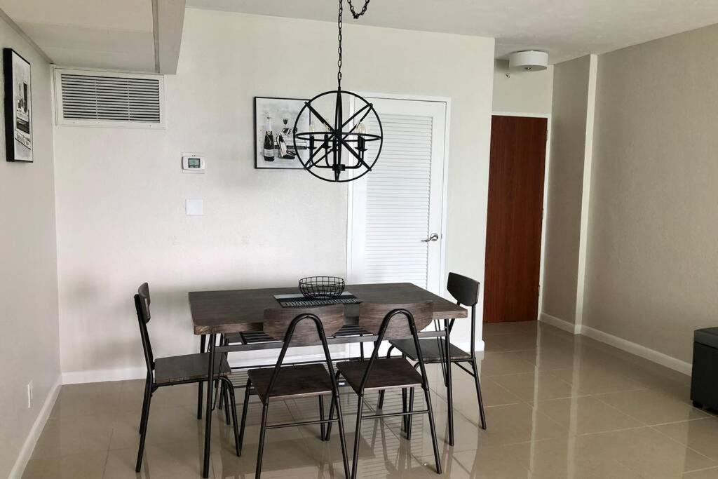 Spacious 1br On The Beach, The Tides, Hollywood,fl Apartment Hollywood