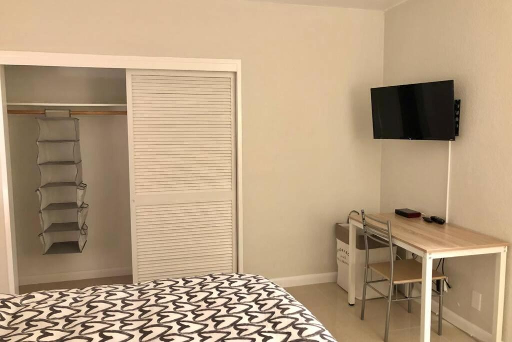 Spacious 1br On The Beach, The Tides, Hollywood,fl Apartment Hollywood