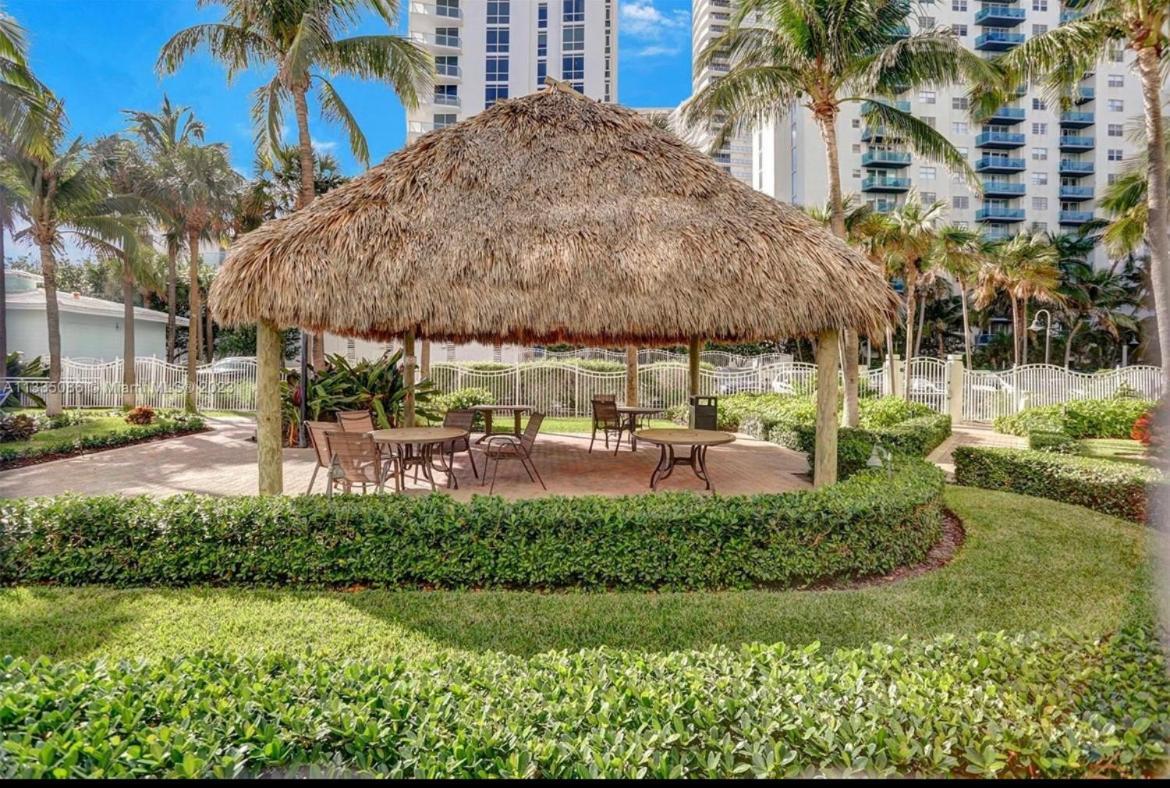 Spacious 1br On The Beach, The Tides, Hollywood,fl * Hollywood